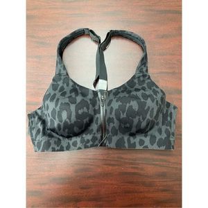 Victoria’s Secret Knockout Front Close Sports Bra in Leopard Print Size 34B